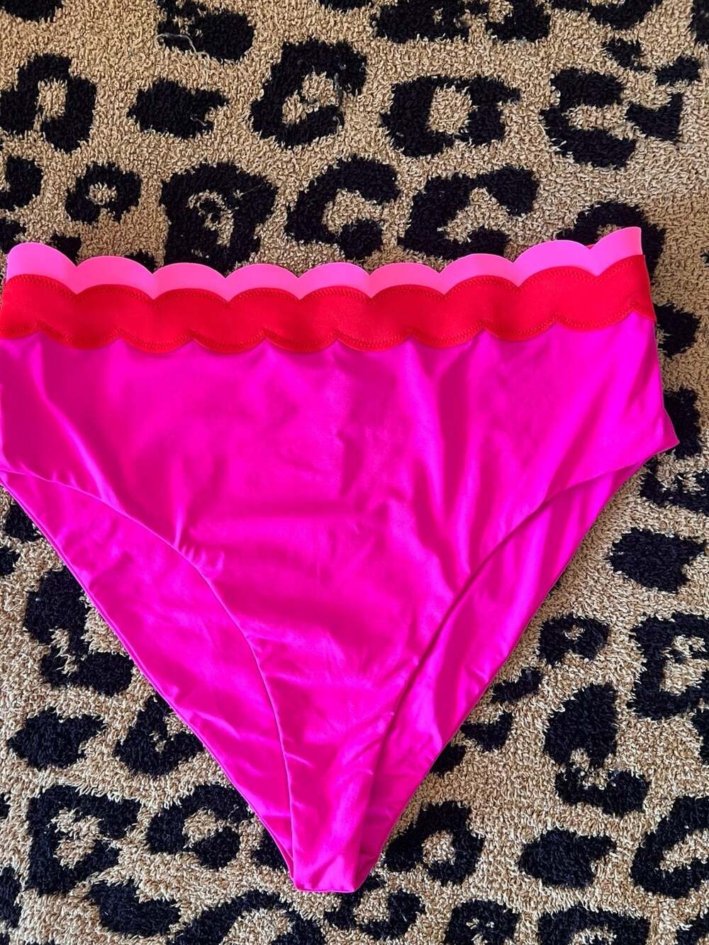 NWOT Beach Riot Scalloped Bikini Bottom Size M Hot Pink